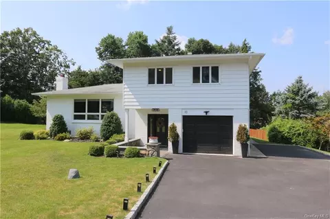 10 Hemlock Rd, Carmel, NY 10512