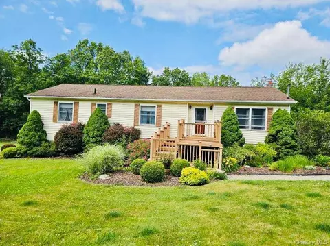46 Petticoat Ln, Crawford, NY 12721