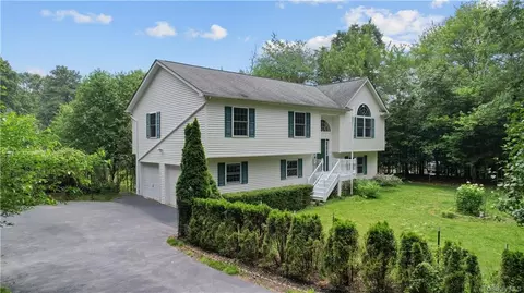 415 Mountain Rd, Mamakating, NY 12721