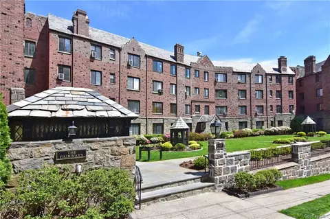 914 Wynnewood Rd #3D, Pelham, NY 10803