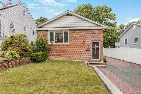 198 Rockne Rd, Yonkers, NY 10701