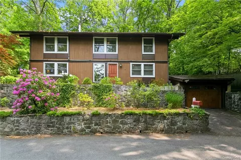 10 Nichols Dr, Greenburgh, NY 10706
