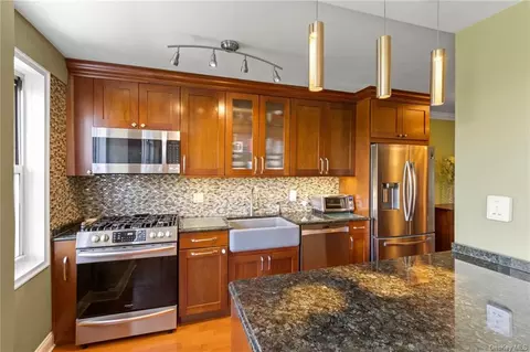 4525 Henry Hudson Pkwy #604, Bronx, NY 10471