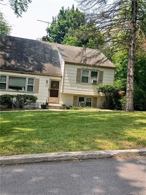 103 Greenwood Ln, Greenburgh, NY 10607