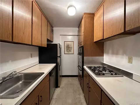 177 E Hartsdale Ave #4K, Greenburgh, NY 10530