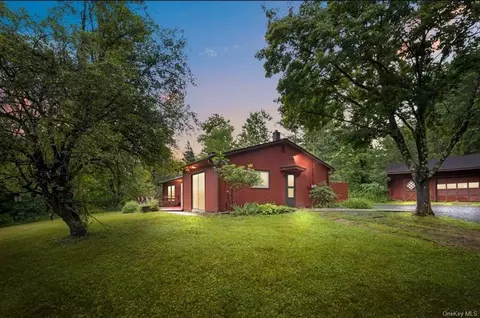 59 Bruyn Ave, Crawford, NY 12566