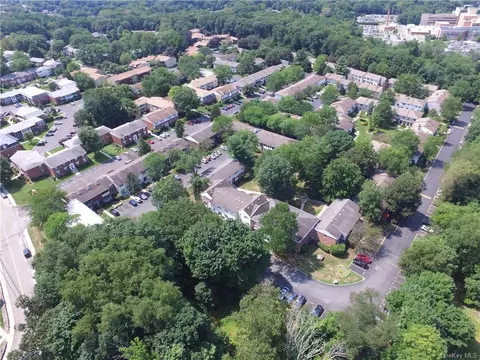 100 Somerset Dr, Ramapo, NY 10901
