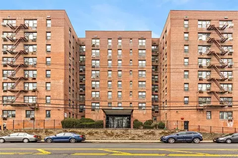 277 Bronx River Rd #6K, Yonkers, NY 10704