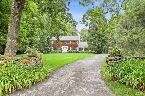 36 Middle Patent Rd, Bedford, NY 10506