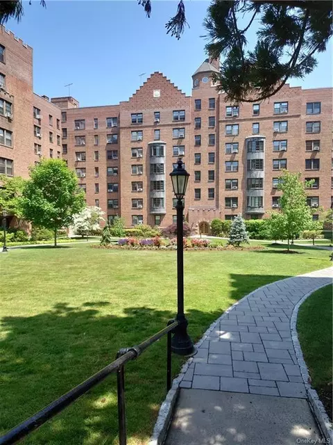 182 Garth Rd #2C, Scarsdale, NY 10583