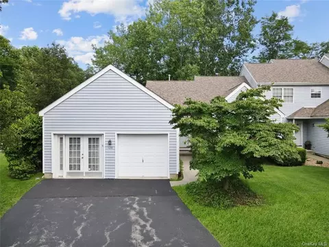 120 Turnberry Ct, Poughkeepsie, NY 12603