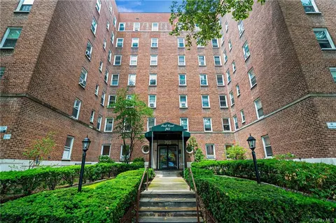 765 Bronx River Rd #4A, Yonkers, NY 10708