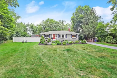 39 Fairmont Rd, Mahopac, NY 10541
