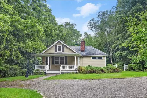 2 Banks Farm Rd, Bedford, NY 10506