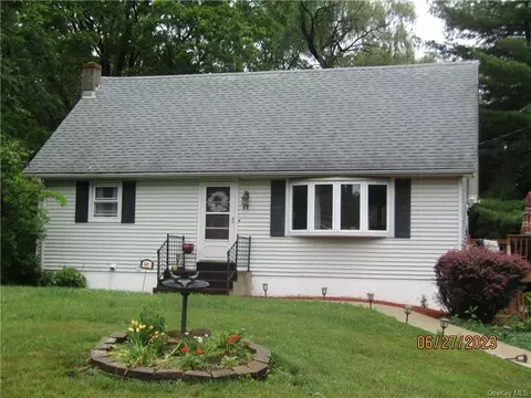 61 Scotchtown Pl, Wallkill, NY 10941