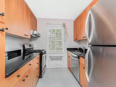 11 Balint Dr #747, Yonkers, NY 10710