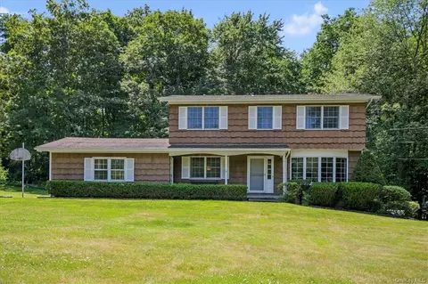 19 Richard Somers Rd, Granite Springs, NY 10527