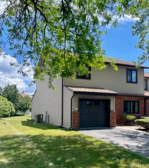 518 Barberry Ln #23, New Windsor, NY 12553