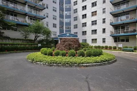 499 N Broadway #5L, White Plains, NY 10603