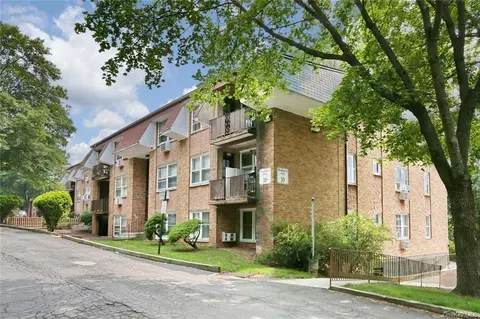 163 Kearsing Pkwy, Ramapo, NY 10952
