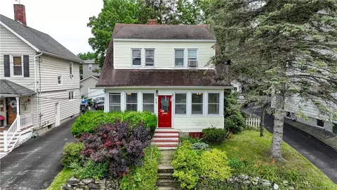 14 Chestnut St, Middletown, NY 10940
