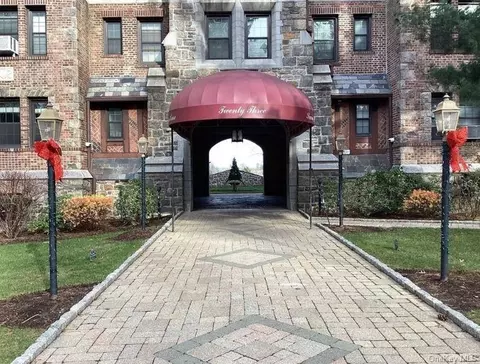 23 Old Mamaroneck Rd #1Q, White Plains, NY 10605