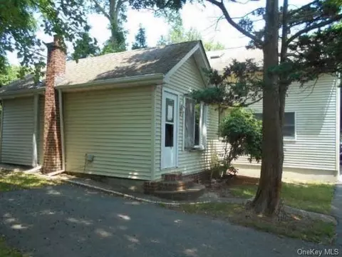 106 Jayne St, Port Jefferson, NY 11777