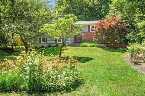 75 Hidden Hollow Ln, New Castle, NY 10546