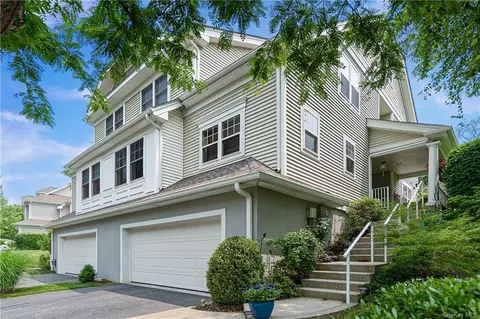 157 Underhill Ln, Peekskill, NY 10566