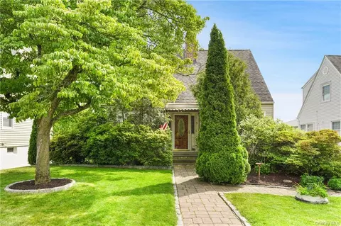 7 Greenmeadow Rd, Eastchester, NY 10709