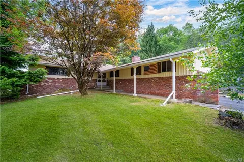 36 Lakeland Dr, South Fallsburg, NY 12779
