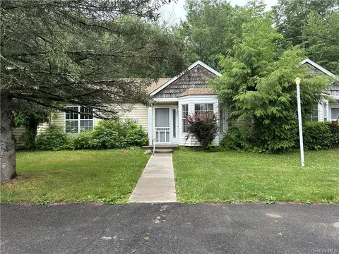 134 Hidden Ridge Dr, Thompson, NY 12701