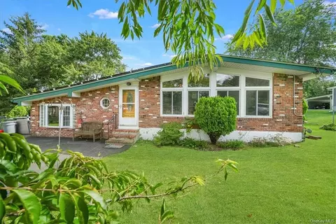 22 S Park Ave, Clarkstown, NY 10954