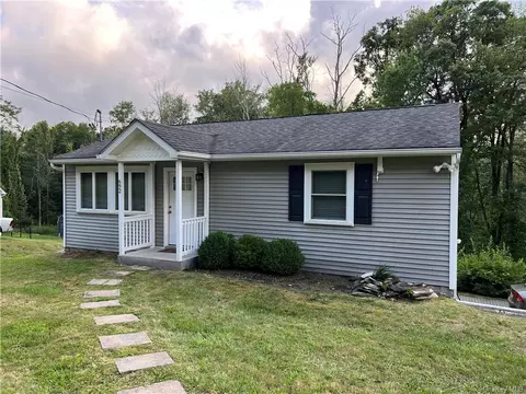692 Mount Airy Rd, New Windsor, NY 12553