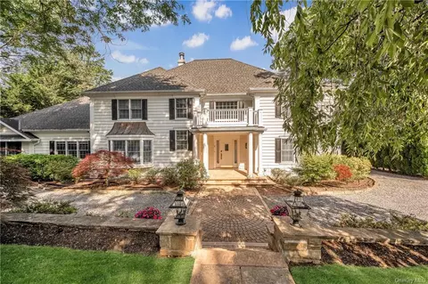 9 School Ln, Scarsdale, NY 10583