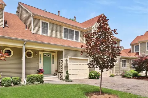 4203 Victoria Dr, Mount Kisco, NY 10549