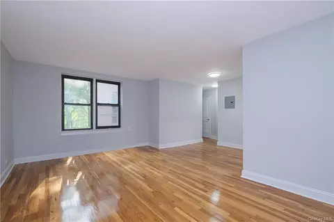 2244 Bronx Park #2-A, New York, NY 10467