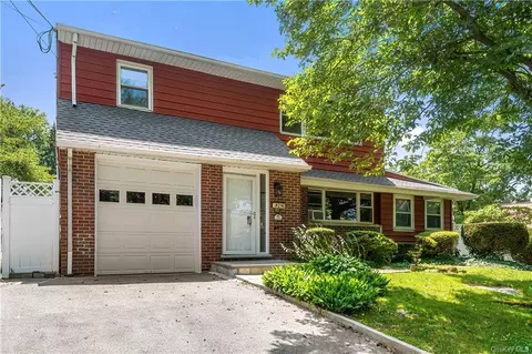 10 Kingsley Dr, Yonkers, NY 10710