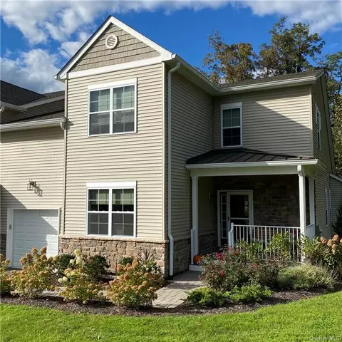 190 Hudson View Ter, Hyde Park, NY 12538