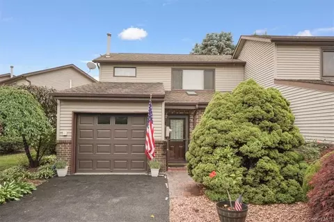 702 Hewitt Ln, New Windsor, NY 12553