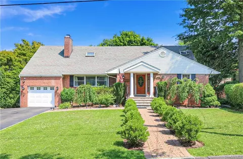 114 Shirley Ln, Greenburgh, NY 10607