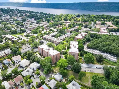 76 Dehaven Dr #4E, Yonkers, NY 10703