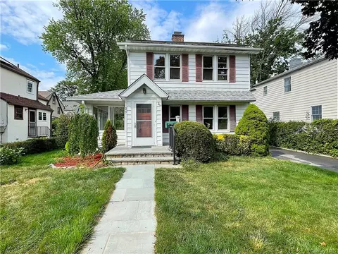25 Sprague Rd, Scarsdale, NY 10583