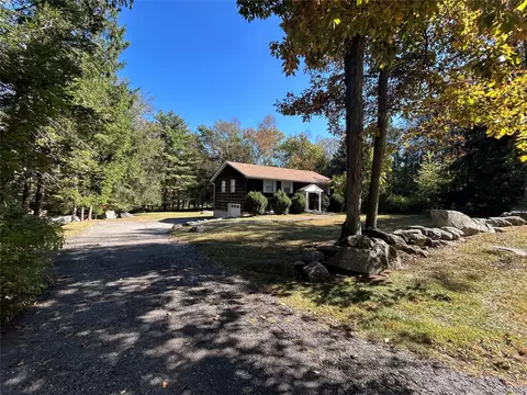 8 Center Rd, Kent, NY 10512