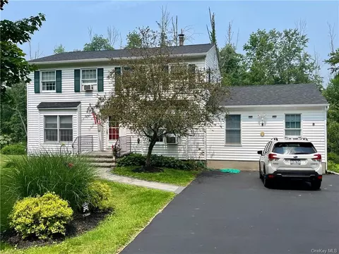 29 Prosperous Valley Rd, Wallkill, NY 10940