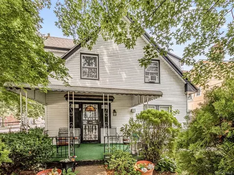 4 Willard Ave, Mount Vernon, NY 10553