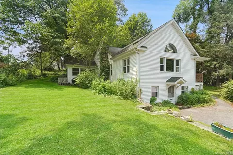 2887 Hemlock St, Yorktown, NY 10598