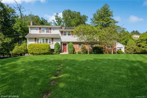 612 Knollwood Ct, Clarkstown, NY 10989