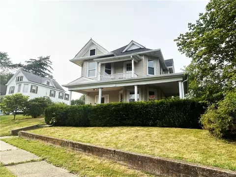 70 Bay View Ter, Newburgh, NY 12550
