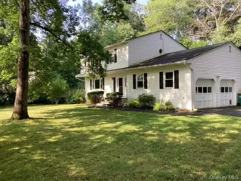 100 Ritter Rd, Stormville, NY 12582